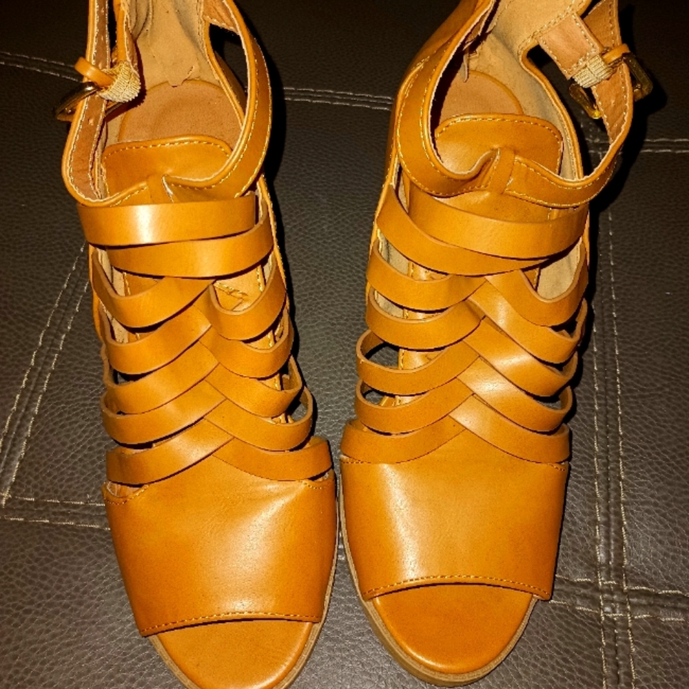 Great Used Condition Size 9 Sandals!